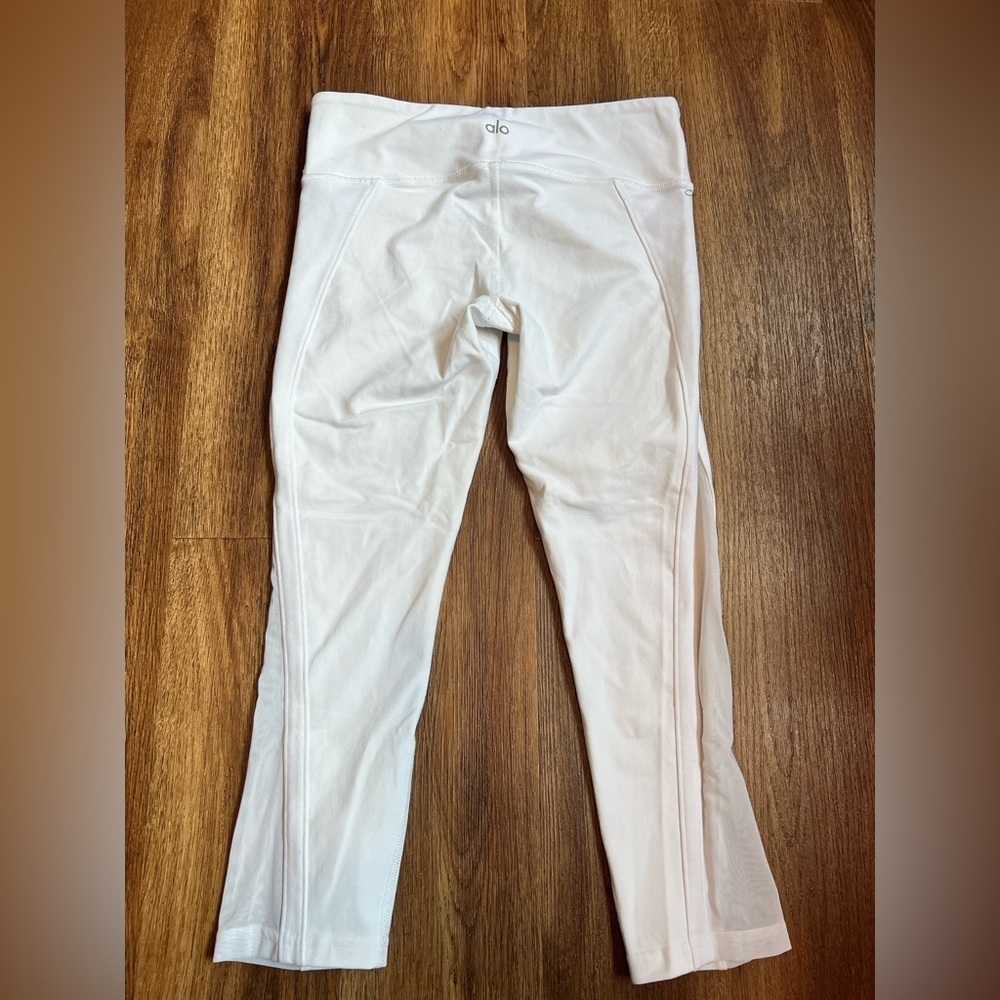 Alo yoga white cropped leggings Women’s size S - Picture 3 of 8